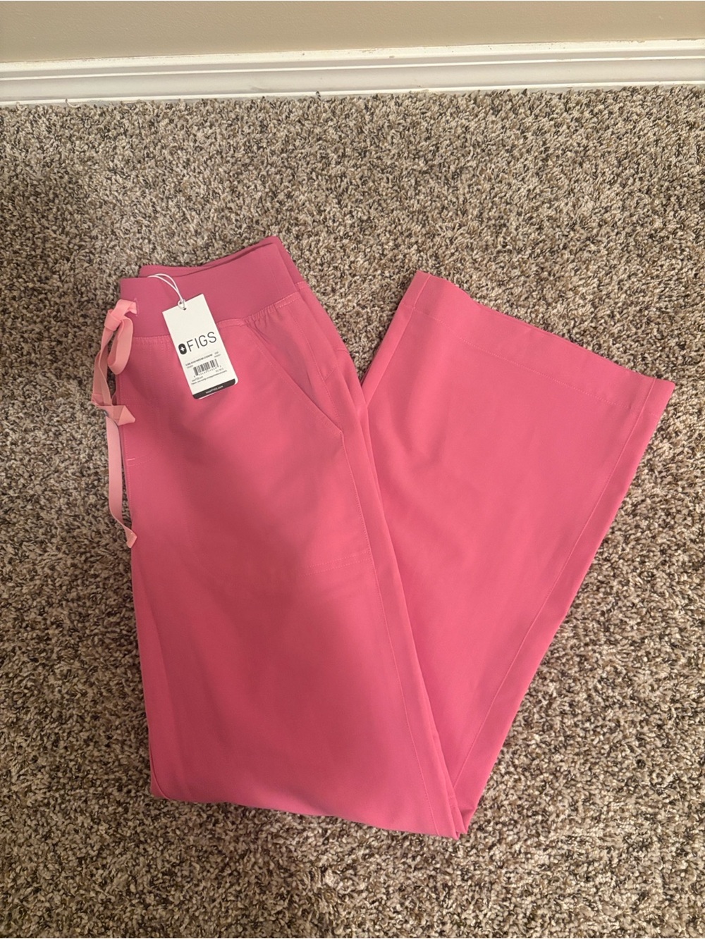 ✨NWT~FIGS Isabel High Waisted Wide Leg Scrub Pants F’ing Pink✨ - Picture 3 of 3